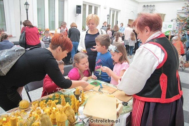 „Idą święta – czas stroić choinkę” - rodzinne warsztaty w ostrołęckim muzeum [06.12.2015] - zdjęcie #19 - eOstroleka.pl
