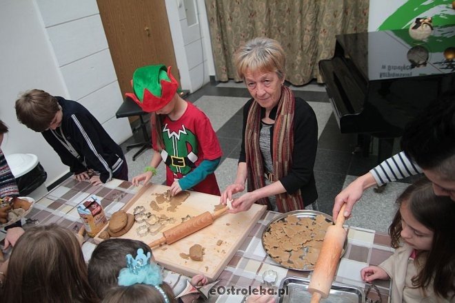 „Idą święta – czas stroić choinkę” - rodzinne warsztaty w ostrołęckim muzeum [06.12.2015] - zdjęcie #56 - eOstroleka.pl
