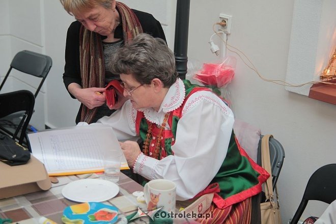 „Idą święta – czas stroić choinkę” - rodzinne warsztaty w ostrołęckim muzeum [06.12.2015] - zdjęcie #39 - eOstroleka.pl