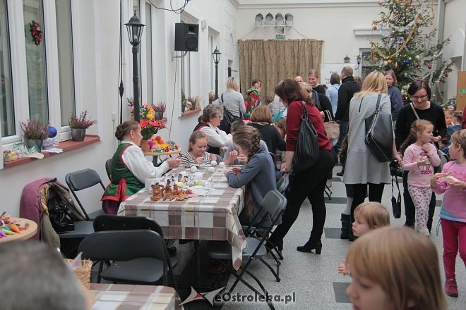 „Idą święta – czas stroić choinkę” - rodzinne warsztaty w ostrołęckim muzeum [06.12.2015] - zdjęcie #39 - eOstroleka.pl