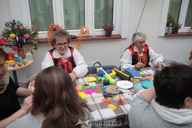 „Idą święta – czas stroić choinkę” - rodzinne warsztaty w ostrołęckim muzeum [06.12.2015] - zdjęcie #30 - eOstroleka.pl
