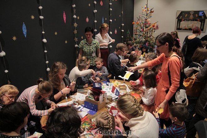 „Idą święta – czas stroić choinkę” - rodzinne warsztaty w ostrołęckim muzeum [06.12.2015] - zdjęcie #25 - eOstroleka.pl