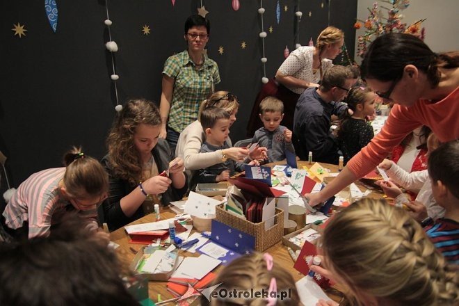 „Idą święta – czas stroić choinkę” - rodzinne warsztaty w ostrołęckim muzeum [06.12.2015] - zdjęcie #57 - eOstroleka.pl