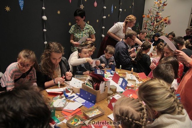 „Idą święta – czas stroić choinkę” - rodzinne warsztaty w ostrołęckim muzeum [06.12.2015] - zdjęcie #61 - eOstroleka.pl