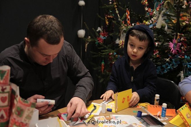 „Idą święta – czas stroić choinkę” - rodzinne warsztaty w ostrołęckim muzeum [06.12.2015] - zdjęcie #70 - eOstroleka.pl