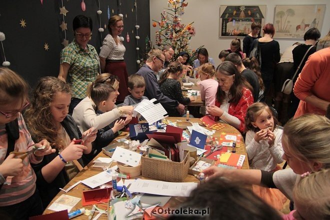 „Idą święta – czas stroić choinkę” - rodzinne warsztaty w ostrołęckim muzeum [06.12.2015] - zdjęcie #4 - eOstroleka.pl
