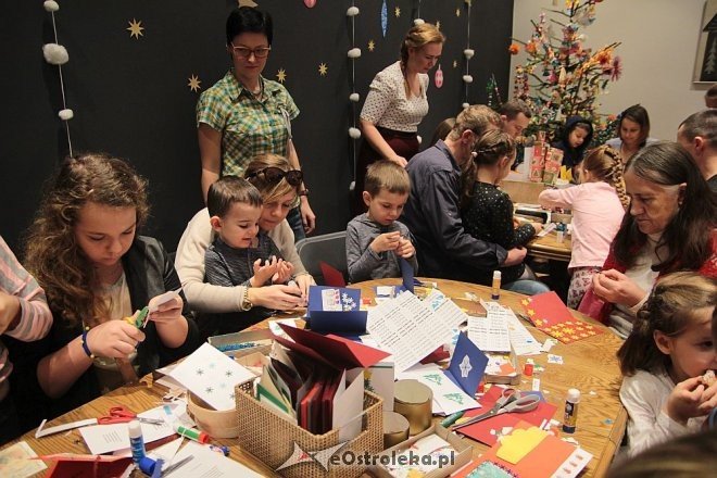„Idą święta – czas stroić choinkę” - rodzinne warsztaty w ostrołęckim muzeum [06.12.2015] - zdjęcie #1 - eOstroleka.pl