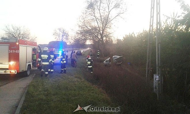 Wypadek w Czarnowcu: Do szpitala trafiła jedna osoba [06.12.2015] - zdjęcie #2 - eOstroleka.pl