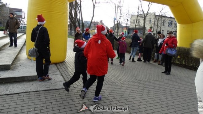 Rodzinny Bieg Mikołajkowy z MOPR-em [06.12.2015] - zdjęcie #17 - eOstroleka.pl