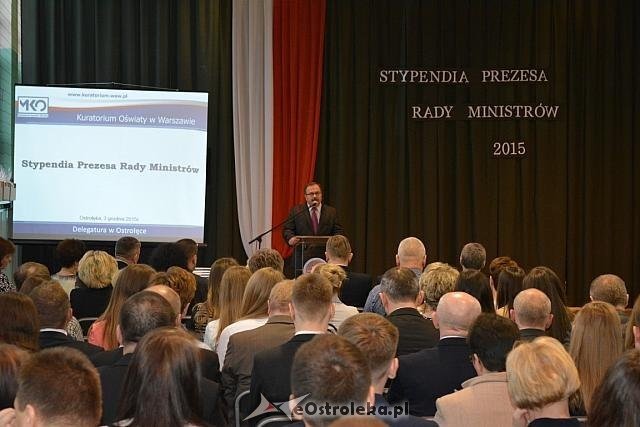 Ostrołęka: Stypendia Prezesa Rady Ministrów rozdane [07.12.2015] - zdjęcie #1 - eOstroleka.pl