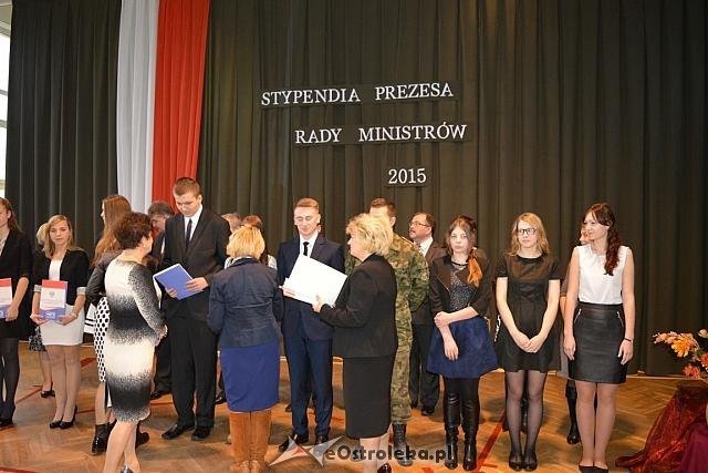Ostrołęka: Stypendia Prezesa Rady Ministrów rozdane [07.12.2015] - zdjęcie #13 - eOstroleka.pl
