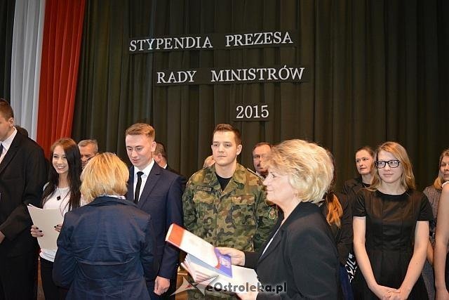 Ostrołęka: Stypendia Prezesa Rady Ministrów rozdane [07.12.2015] - zdjęcie #14 - eOstroleka.pl
