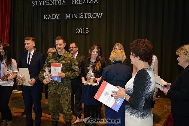 Ostrołęka: Stypendia Prezesa Rady Ministrów rozdane [07.12.2015] - zdjęcie #18 - eOstroleka.pl