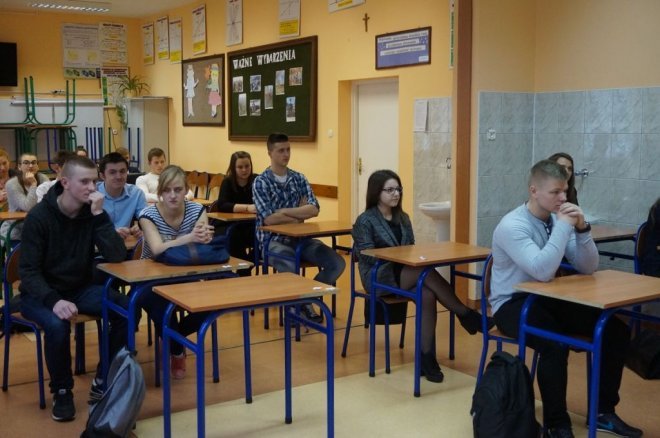 „Jak żyć długo i zdrowo bez dopalaczy” - konkurs profilaktyczny w goworowskiej szkole [07.12.2015] - zdjęcie #11 - eOstroleka.pl