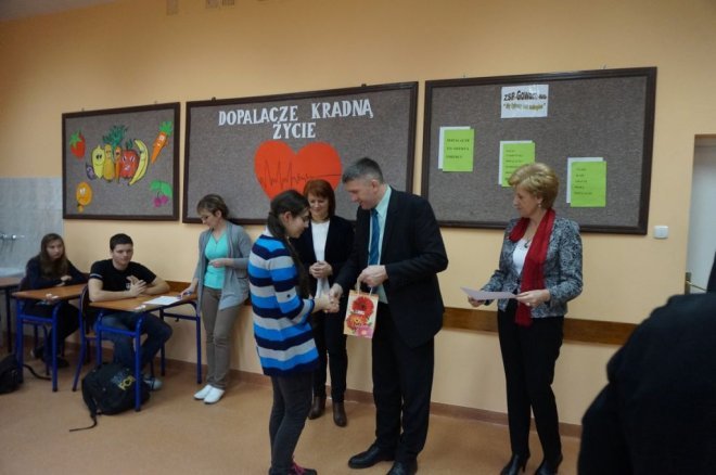 „Jak żyć długo i zdrowo bez dopalaczy” - konkurs profilaktyczny w goworowskiej szkole [07.12.2015] - zdjęcie #3 - eOstroleka.pl