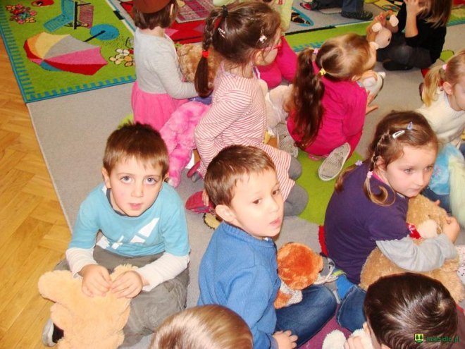 Światowy Dzień Pluszowego Misia w Przedszkolu w Dylewie [09.12.2015] - zdjęcie #3 - eOstroleka.pl
