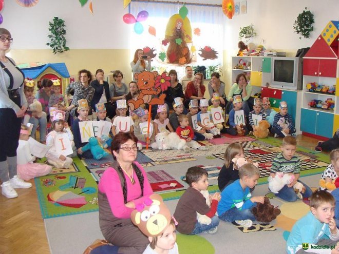Światowy Dzień Pluszowego Misia w Przedszkolu w Dylewie [09.12.2015] - zdjęcie #70 - eOstroleka.pl