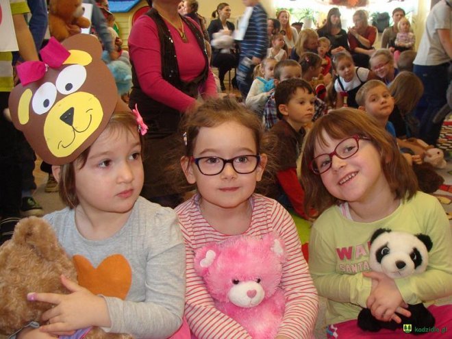 Światowy Dzień Pluszowego Misia w Przedszkolu w Dylewie [09.12.2015] - zdjęcie #12 - eOstroleka.pl