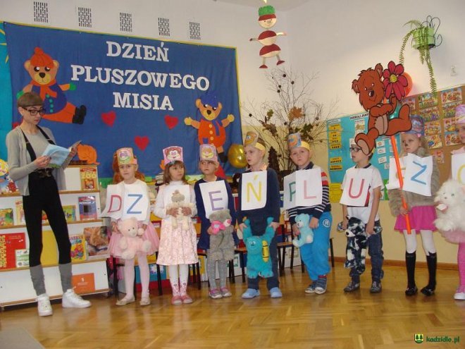 Światowy Dzień Pluszowego Misia w Przedszkolu w Dylewie [09.12.2015] - zdjęcie #13 - eOstroleka.pl
