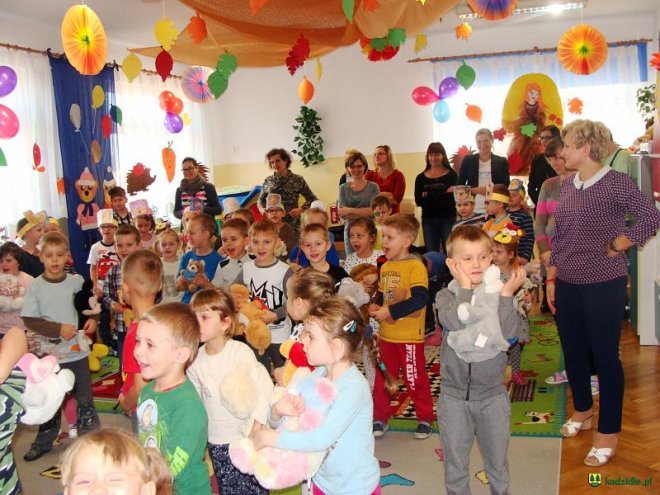Światowy Dzień Pluszowego Misia w Przedszkolu w Dylewie [09.12.2015] - zdjęcie #18 - eOstroleka.pl