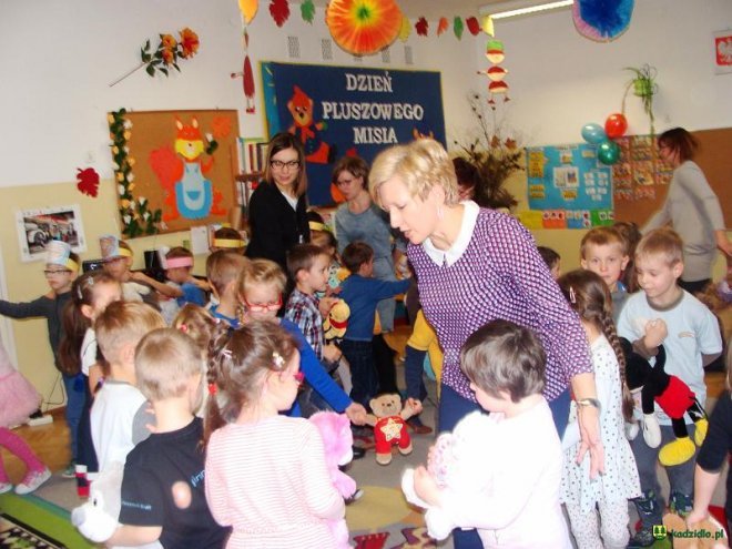 Światowy Dzień Pluszowego Misia w Przedszkolu w Dylewie [09.12.2015] - zdjęcie #20 - eOstroleka.pl