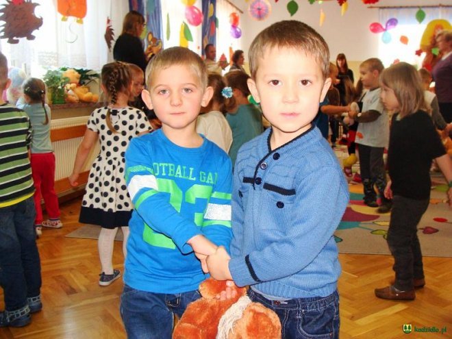 Światowy Dzień Pluszowego Misia w Przedszkolu w Dylewie [09.12.2015] - zdjęcie #26 - eOstroleka.pl