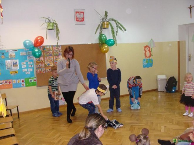 Światowy Dzień Pluszowego Misia w Przedszkolu w Dylewie [09.12.2015] - zdjęcie #31 - eOstroleka.pl