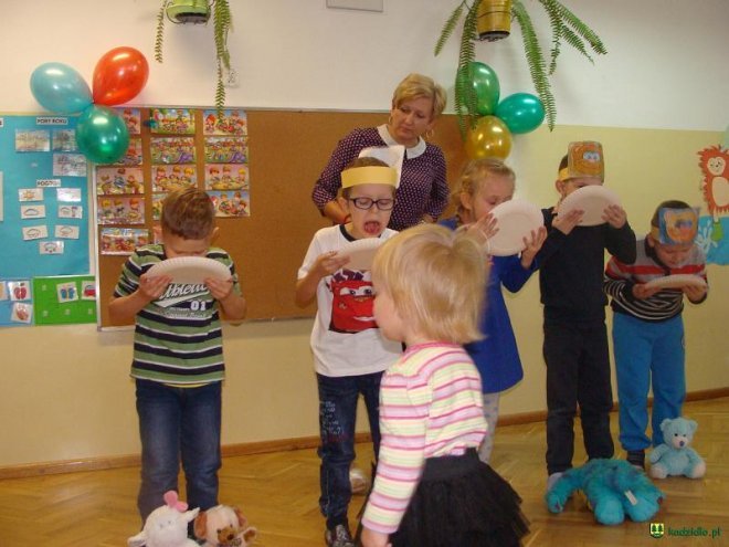 Światowy Dzień Pluszowego Misia w Przedszkolu w Dylewie [09.12.2015] - zdjęcie #47 - eOstroleka.pl