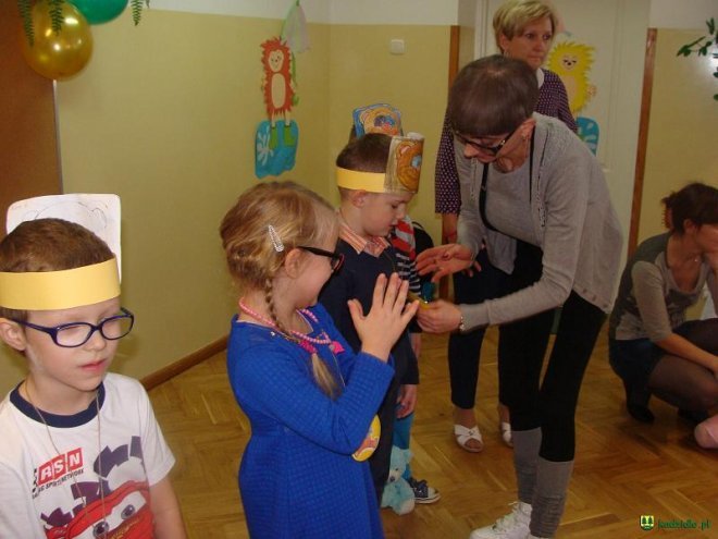Światowy Dzień Pluszowego Misia w Przedszkolu w Dylewie [09.12.2015] - zdjęcie #34 - eOstroleka.pl