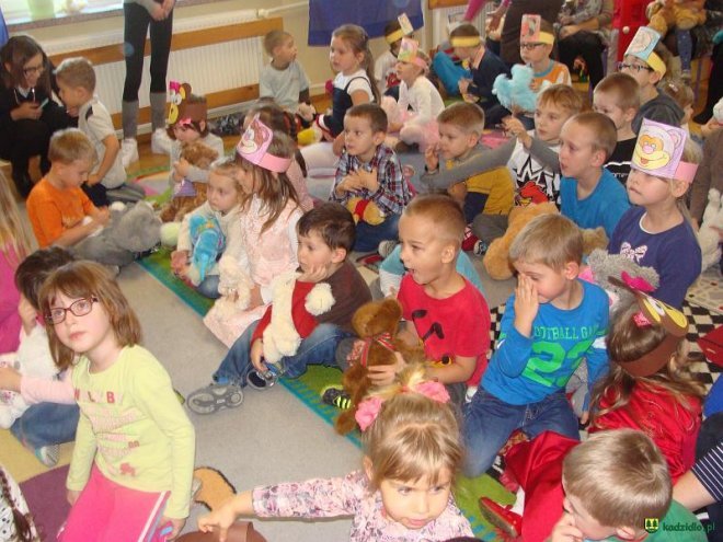 Światowy Dzień Pluszowego Misia w Przedszkolu w Dylewie [09.12.2015] - zdjęcie #37 - eOstroleka.pl