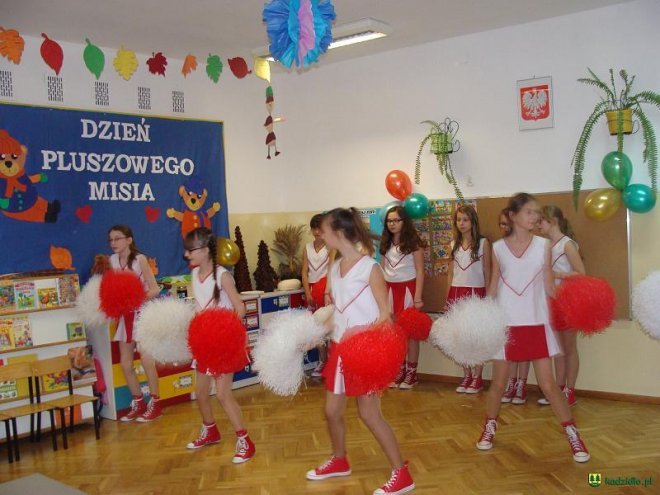 Światowy Dzień Pluszowego Misia w Przedszkolu w Dylewie [09.12.2015] - zdjęcie #43 - eOstroleka.pl