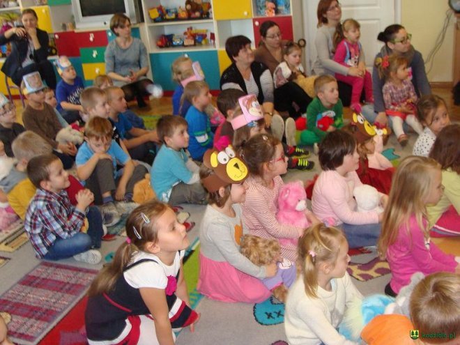 Światowy Dzień Pluszowego Misia w Przedszkolu w Dylewie [09.12.2015] - zdjęcie #36 - eOstroleka.pl