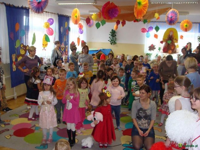 Światowy Dzień Pluszowego Misia w Przedszkolu w Dylewie [09.12.2015] - zdjęcie #31 - eOstroleka.pl