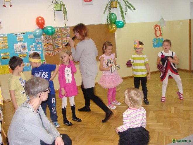 Światowy Dzień Pluszowego Misia w Przedszkolu w Dylewie [09.12.2015] - zdjęcie #26 - eOstroleka.pl