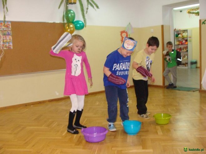 Światowy Dzień Pluszowego Misia w Przedszkolu w Dylewie [09.12.2015] - zdjęcie #57 - eOstroleka.pl