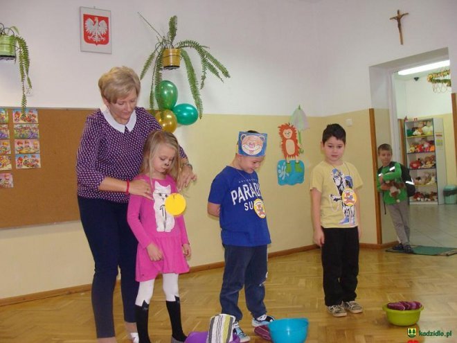 Światowy Dzień Pluszowego Misia w Przedszkolu w Dylewie [09.12.2015] - zdjęcie #58 - eOstroleka.pl