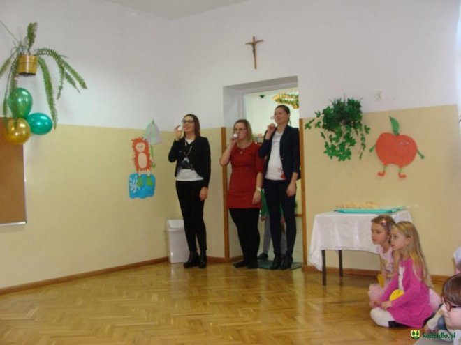 Światowy Dzień Pluszowego Misia w Przedszkolu w Dylewie [09.12.2015] - zdjęcie #21 - eOstroleka.pl