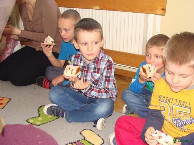 Światowy Dzień Pluszowego Misia w Przedszkolu w Dylewie [09.12.2015] - zdjęcie #75 - eOstroleka.pl