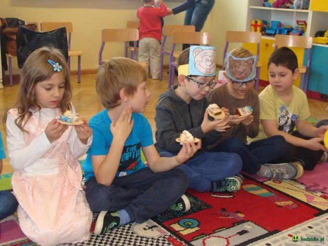 Światowy Dzień Pluszowego Misia w Przedszkolu w Dylewie [09.12.2015] - zdjęcie #78 - eOstroleka.pl