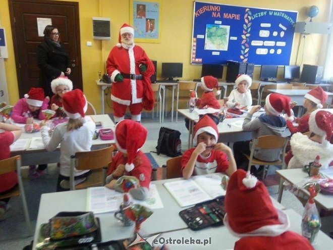 Mikołaj w Szkole Podstawowej nr 10 w Ostrołęce [09.12.2015] - zdjęcie #2 - eOstroleka.pl