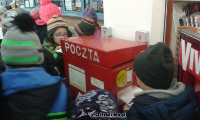 Mikołaj w Szkole Podstawowej nr 10 w Ostrołęce [09.12.2015] - zdjęcie #46 - eOstroleka.pl