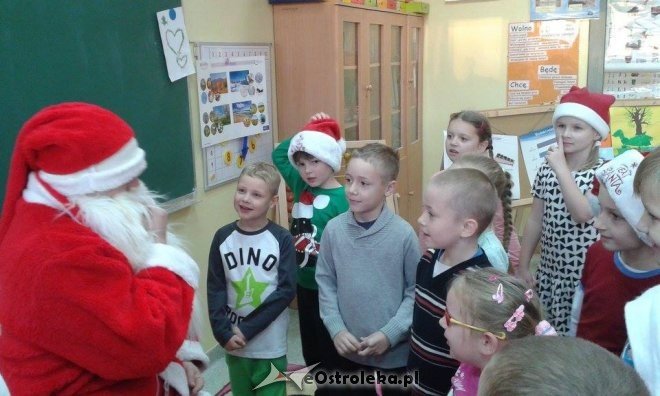 Mikołaj w Szkole Podstawowej nr 10 w Ostrołęce [09.12.2015] - zdjęcie #43 - eOstroleka.pl