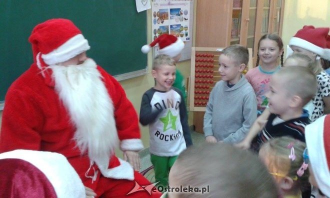 Mikołaj w Szkole Podstawowej nr 10 w Ostrołęce [09.12.2015] - zdjęcie #8 - eOstroleka.pl