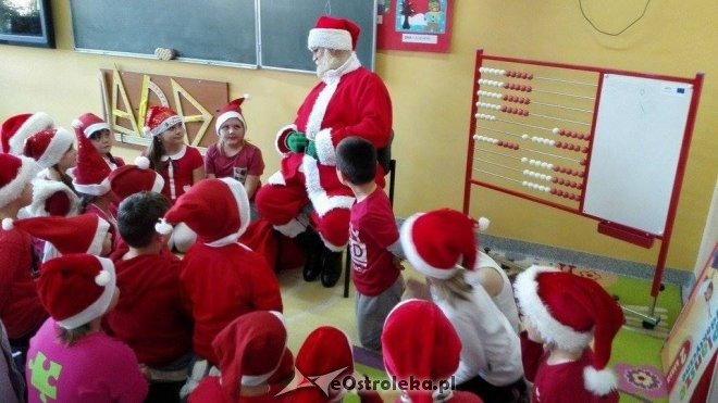 Mikołaj w Szkole Podstawowej nr 10 w Ostrołęce [09.12.2015] - zdjęcie #28 - eOstroleka.pl