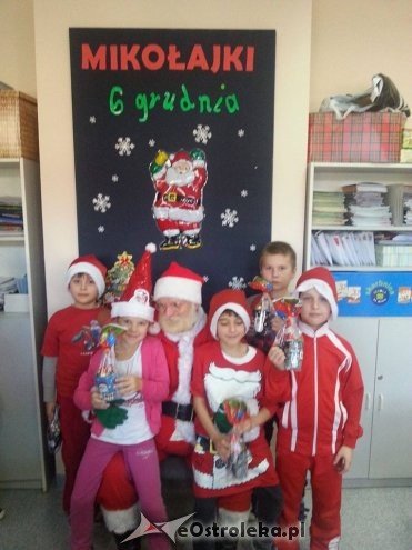 Mikołaj w Szkole Podstawowej nr 10 w Ostrołęce [09.12.2015] - zdjęcie #22 - eOstroleka.pl