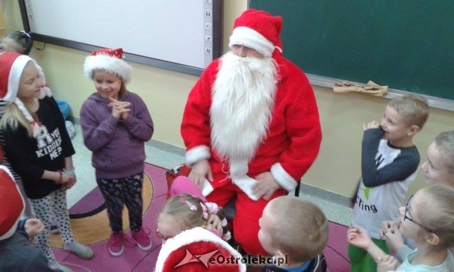 Mikołaj w Szkole Podstawowej nr 10 w Ostrołęce [09.12.2015] - zdjęcie #25 - eOstroleka.pl