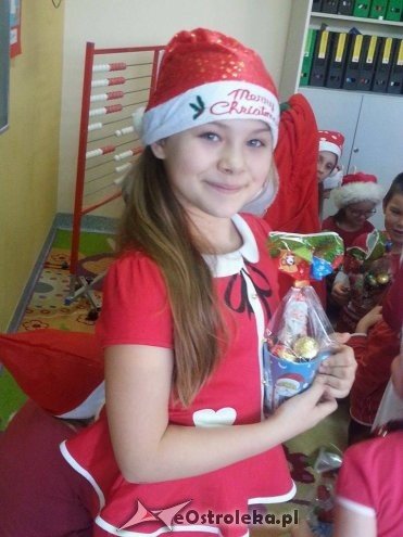 Mikołaj w Szkole Podstawowej nr 10 w Ostrołęce [09.12.2015] - zdjęcie #24 - eOstroleka.pl