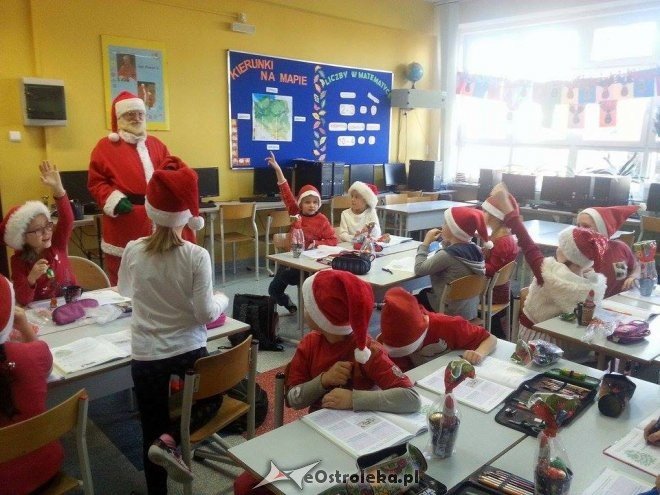 Mikołaj w Szkole Podstawowej nr 10 w Ostrołęce [09.12.2015] - zdjęcie #23 - eOstroleka.pl