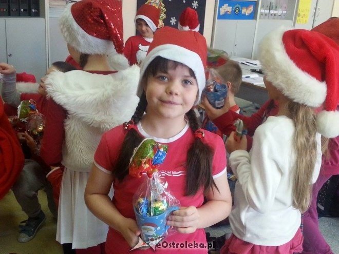 Mikołaj w Szkole Podstawowej nr 10 w Ostrołęce [09.12.2015] - zdjęcie #22 - eOstroleka.pl