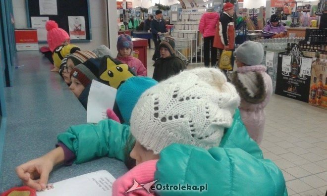 Mikołaj w Szkole Podstawowej nr 10 w Ostrołęce [09.12.2015] - zdjęcie #4 - eOstroleka.pl